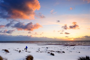 Rifat en Bora bij zonsondergang bij Maasvlakte - Slufterstrand