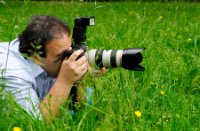 Fotograf Yilaydin bezig met macro op ooghoogte