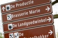Verwijsborden in het Landgoed Mariënwaerdt