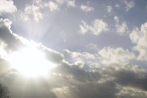 Zonneschijn voorafgaand aan een regenbui
