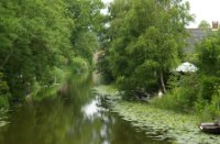 water in het groen Kolhorn, Kolhorn, mooi watertje midden in het pittoreske dorpje Kolhorn